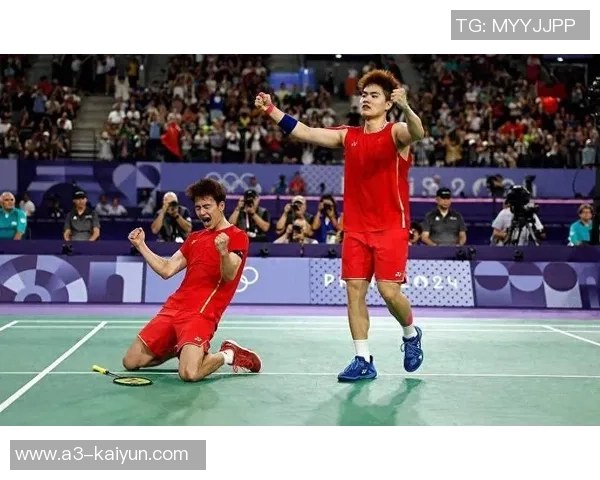 “梁王”组合隔网相对 羽毛球男双演出高水平对决